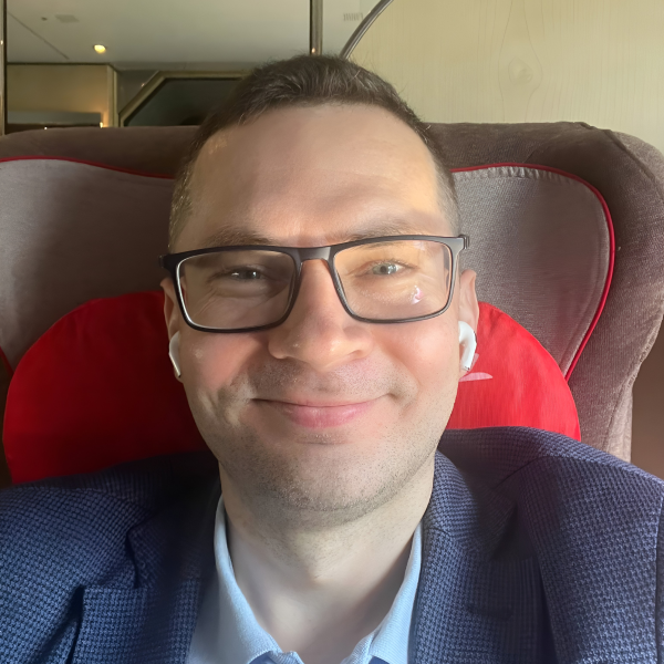 Анатолий Иванов